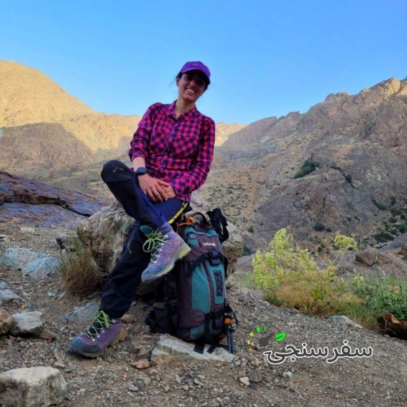 شیوا شمشکی راهنمای گردشگری فرهنگی و مربی اسکی در شمشک