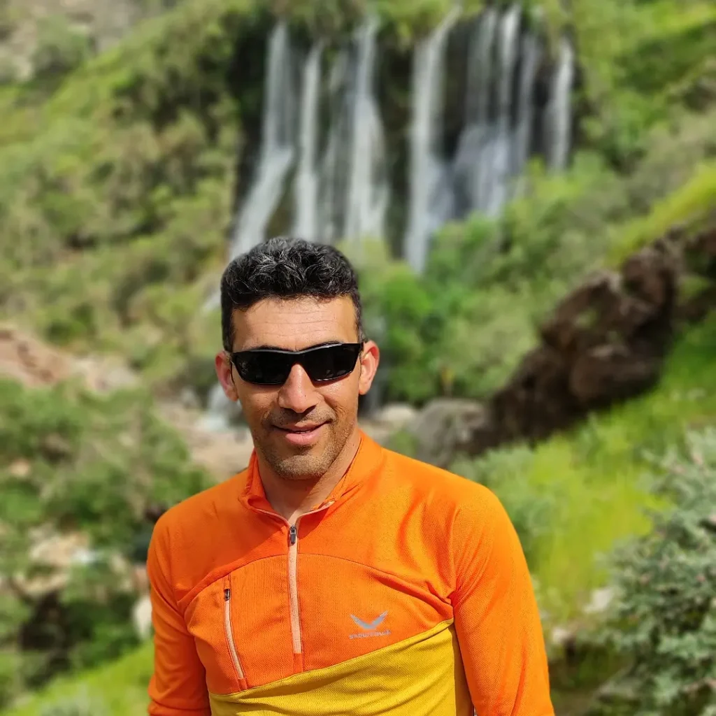 مصطفی عجم راهنمای گردشگری طبیعت و کوهنوردی در سمنان