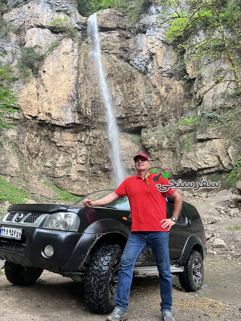 سهیل نیاستی راهنما راننده با ماشین افرودی رونیز در تهران