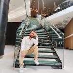 امیر بلوری راهنمای تورهای ورودی و خروجی به زبانهای عربی و انگلیسی و ترکی مندرج روی کارت