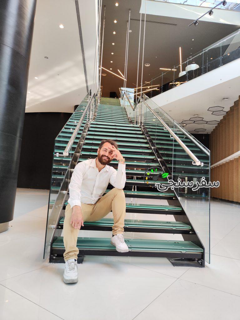 امیر بلوری راهنمای تورهای ورودی و خروجی به زبانهای عربی و انگلیسی و ترکی مندرج روی کارت