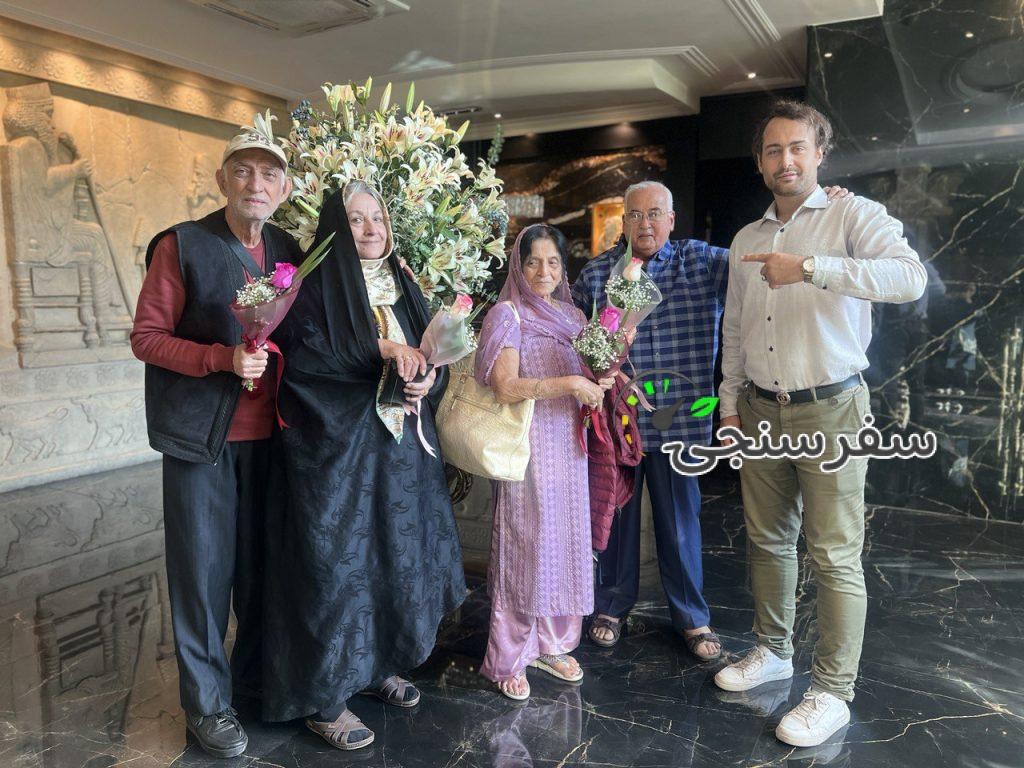 امیر بلوری راهنمای تورهای ورودی و خروجی به زبانهای عربی و انگلیسی و ترکی مندرج روی کارت