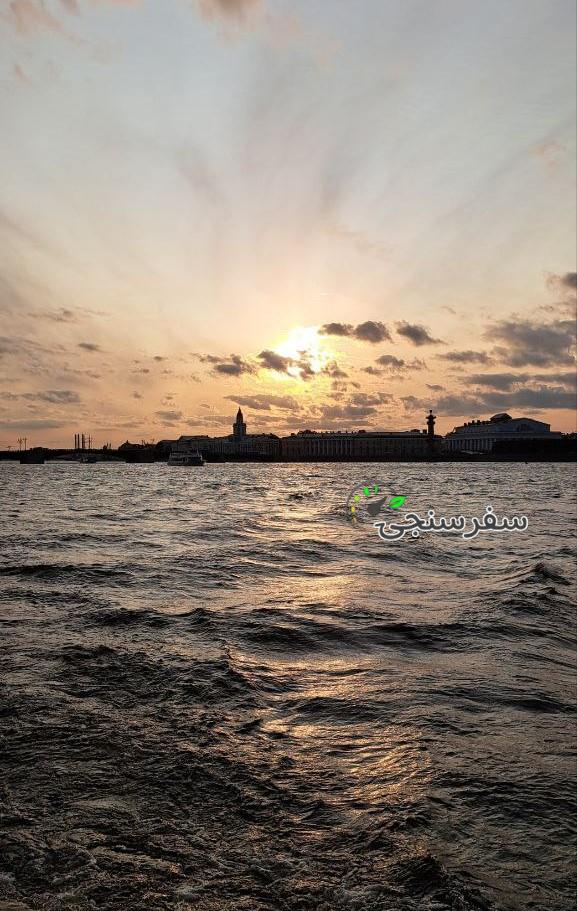 آترین نفری فرد مترجم و تور لیدر نتیو روسی زبان