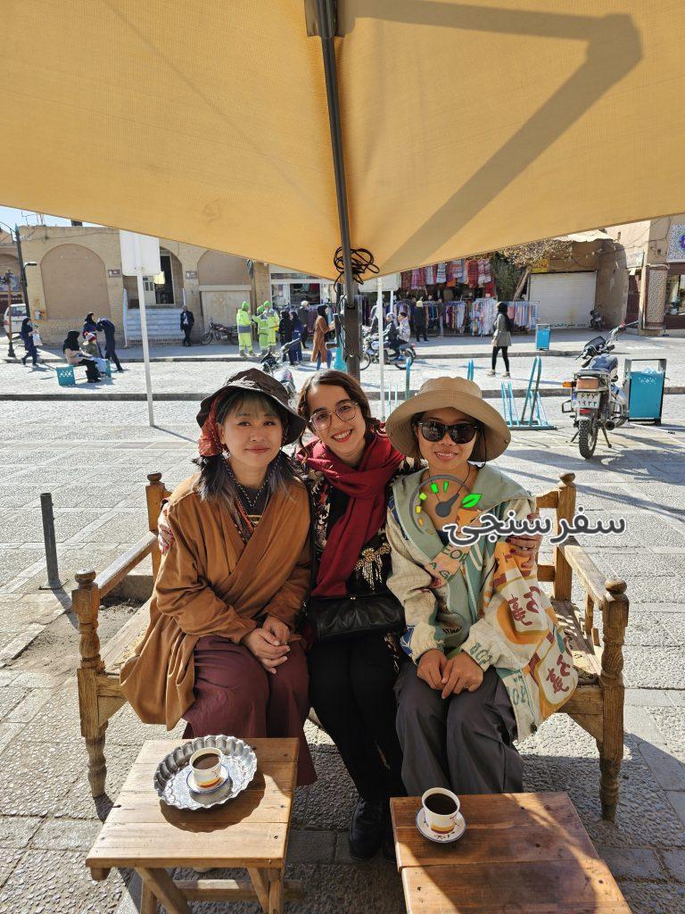 یاسمین کریمی مترجم زبان چینی در تهران (فارغ‌التحصیل از شهید بهشتی)