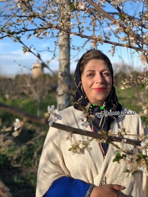 طاهره بحرینیان (سودابه) راهنمای گردشگری به زبان  فارسی و فرانسه در تهران