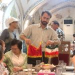 امیر بلوری راهنمای تورهای ورودی و خروجی به زبانهای عربی و انگلیسی و ترکی مندرج روی کارت