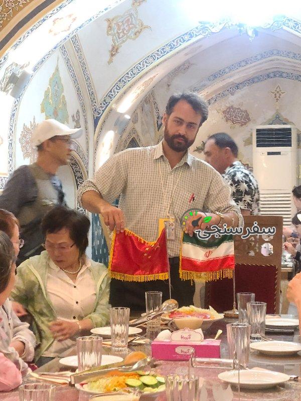 امیر بلوری راهنمای تورهای ورودی و خروجی به زبانهای عربی و انگلیسی و ترکی مندرج روی کارت