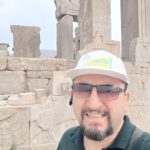 صلاح الدین توتونچی تورلیدر فرهنگی کارت دار در تهران