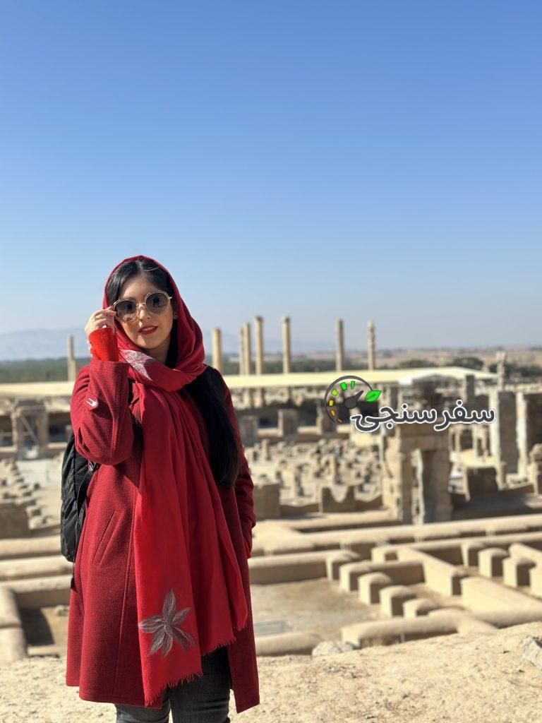 شقایق تکلو کمک راهنمای گردشگری در تهران