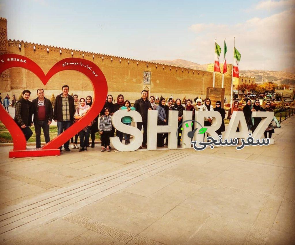 لیلا یقطین لیدر محلی و اجرا کننده تور های شیراز گردی و بافت قدیم شیراز