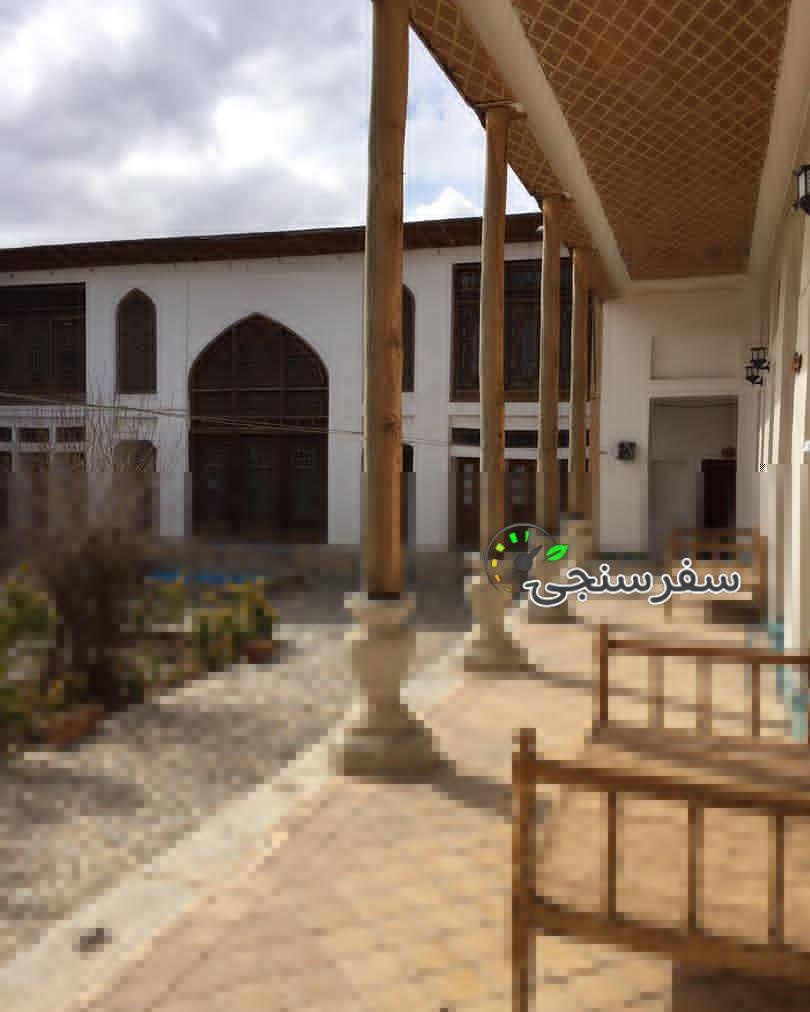 اقامتگاه سنتی خانه آزاده در شهر چالشتر شهرکرد/