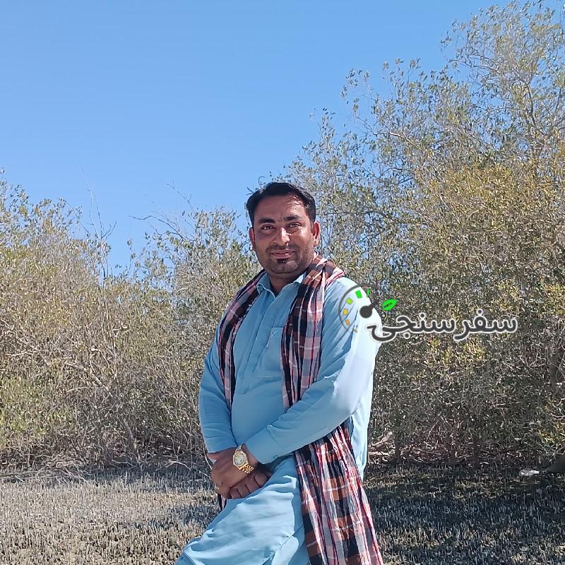 رشید پناه لیدر محلی با خودرو پژو پارس در چابهار