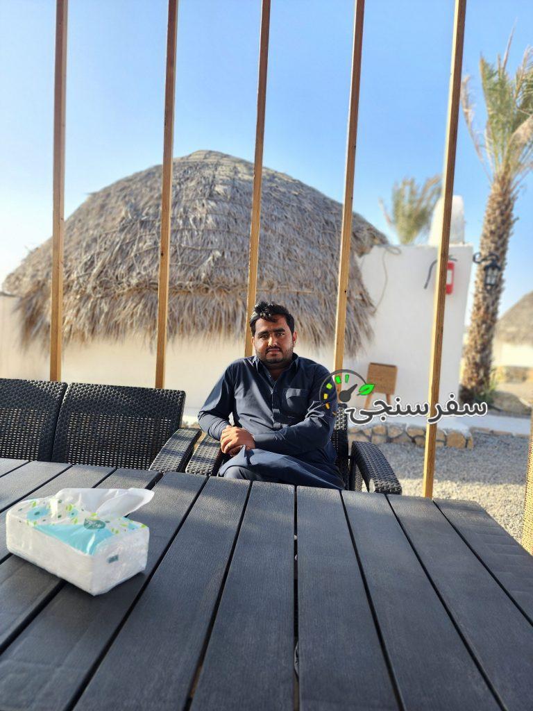 جمشید درتکیده چابهار گردی با اجاره تاکسی زرد
