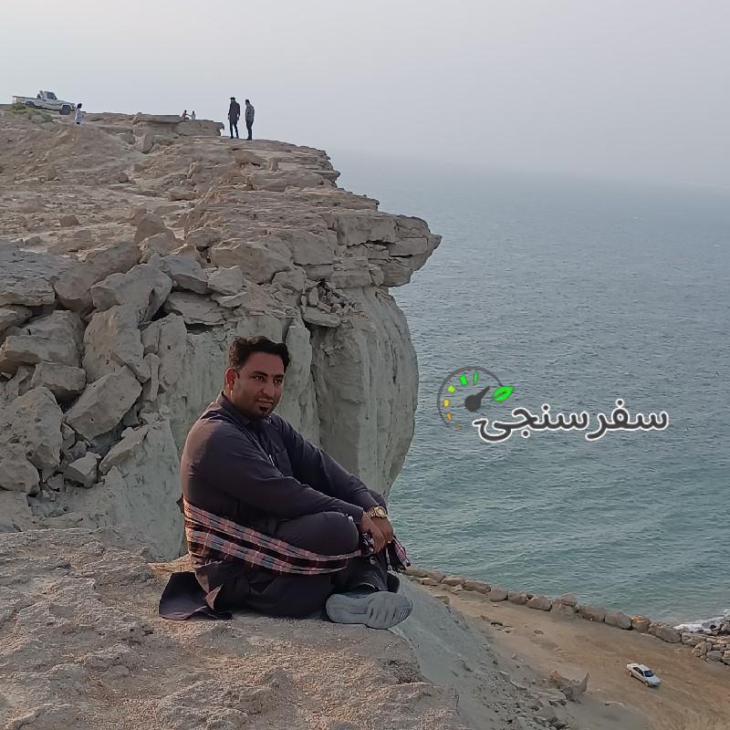 رشید پناه لیدر محلی با خودرو پژو پارس در چابهار