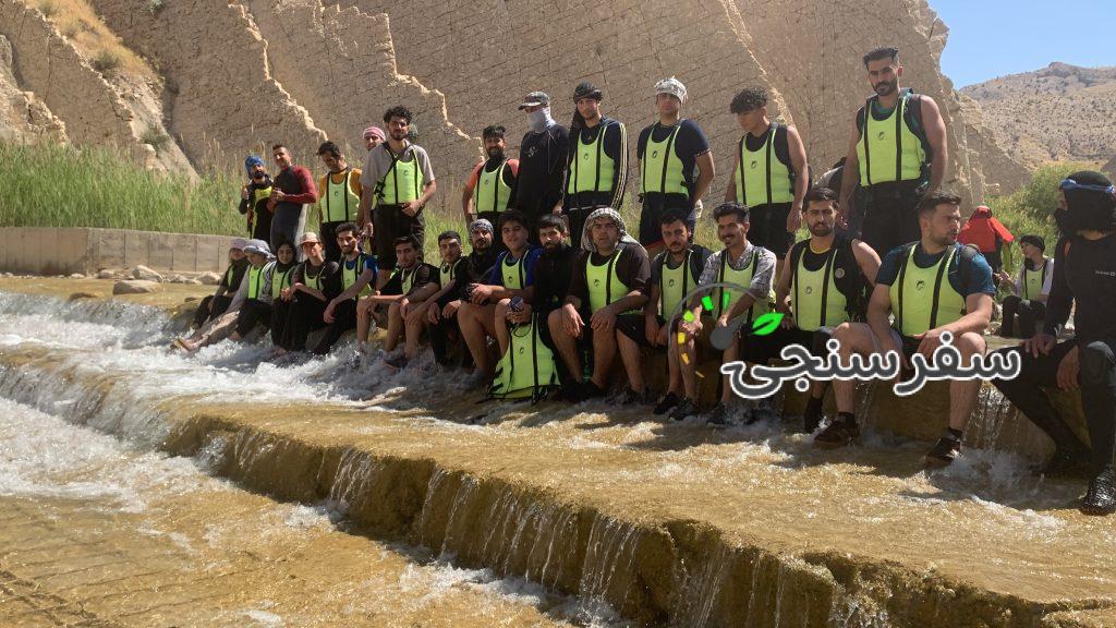 مهدی آب بخش لیدر محلی طبیعتگردی و مربی راهنما دره نوردی در ایلام