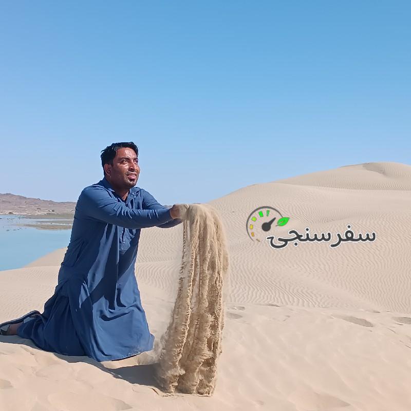 رشید پناه لیدر محلی با خودرو پژو پارس در چابهار