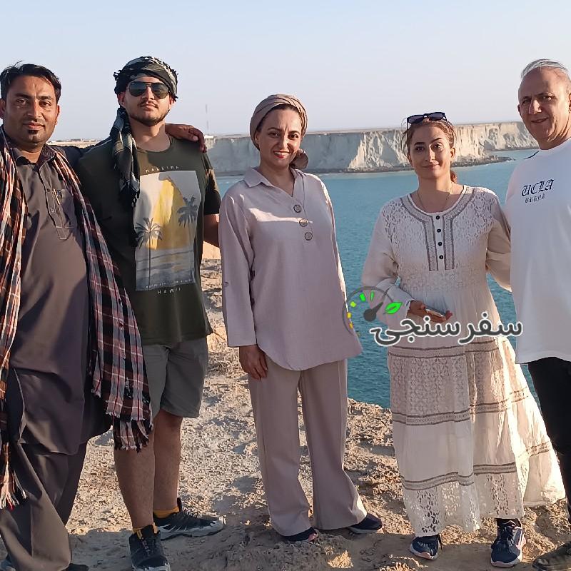 رشید پناه لیدر محلی با خودرو پژو پارس در چابهار