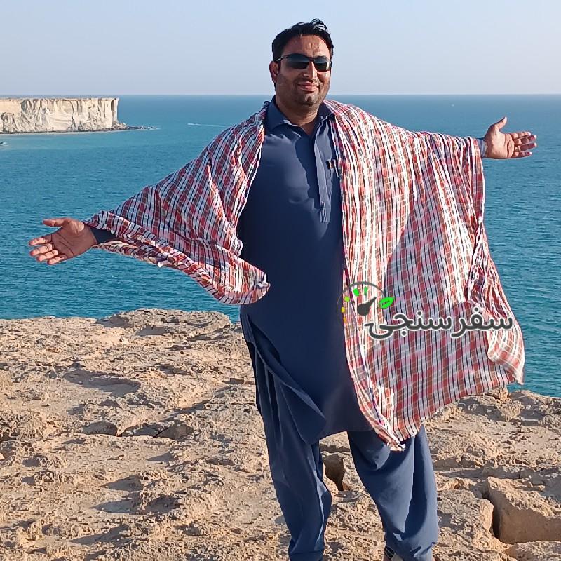 رشید پناه لیدر محلی با خودرو پژو پارس در چابهار