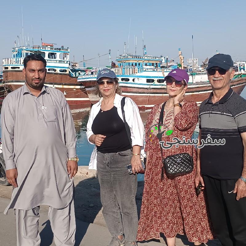 رشید پناه لیدر محلی با خودرو پژو پارس در چابهار