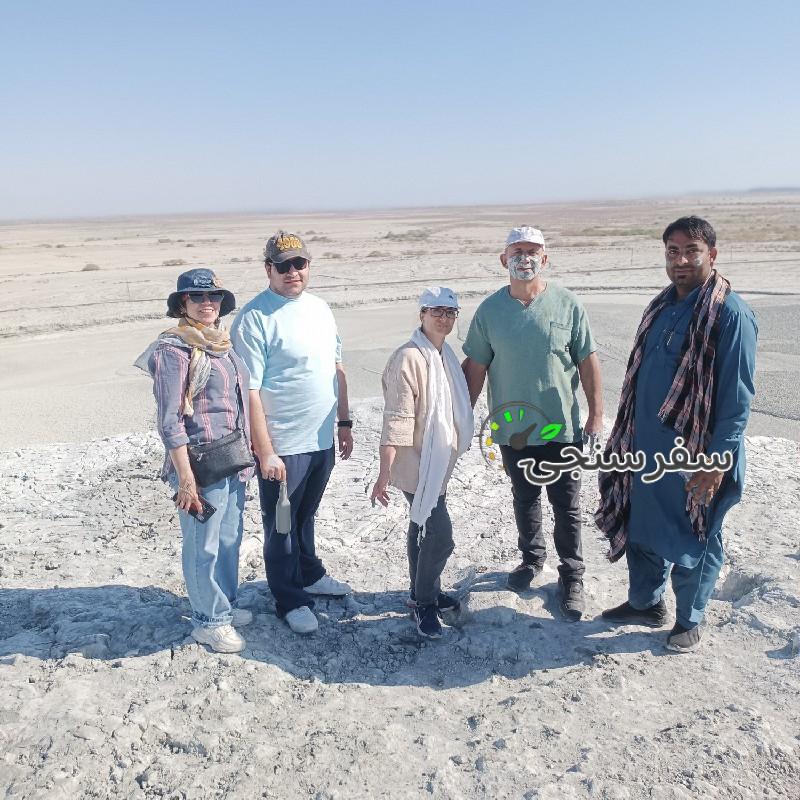 رشید پناه لیدر محلی با خودرو پژو پارس در چابهار