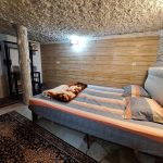 کمال زارع سوئیت بومگردی صخره ای عمارت سنگی کندوان