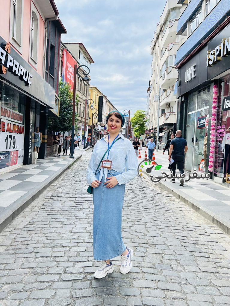 سمانه کرمی لیدر طبیعت گردی در هرمزگان