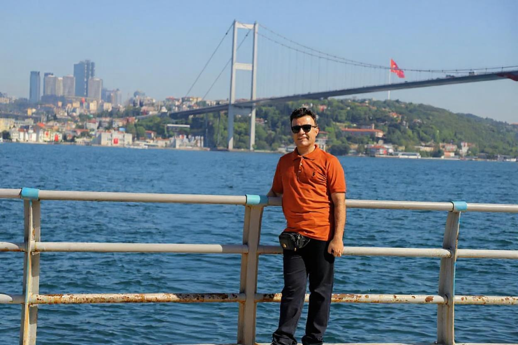 رامتین جوانبخت راهنمای تور فرهنگی بین المللی در اصفهان