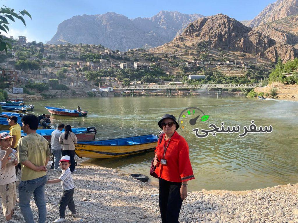 فریبا احمدی لیدر و مترجم زبان انگلیسی در قائم شهر مازندران