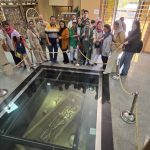 نیلوفر کیانیان لیدر گردشگری فرهنگی با کارت رسمی فرهنگی در همدان