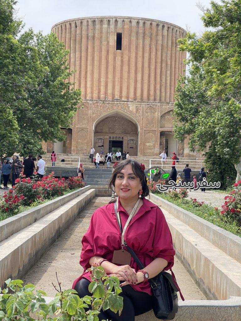 خاتون عظیمی راهنمای بین المللی گردشگری در مشهد