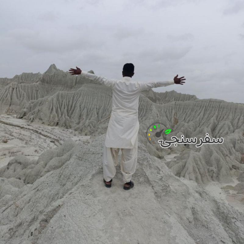 حمید بلوچ لیدر محلی چابهار با خودرو