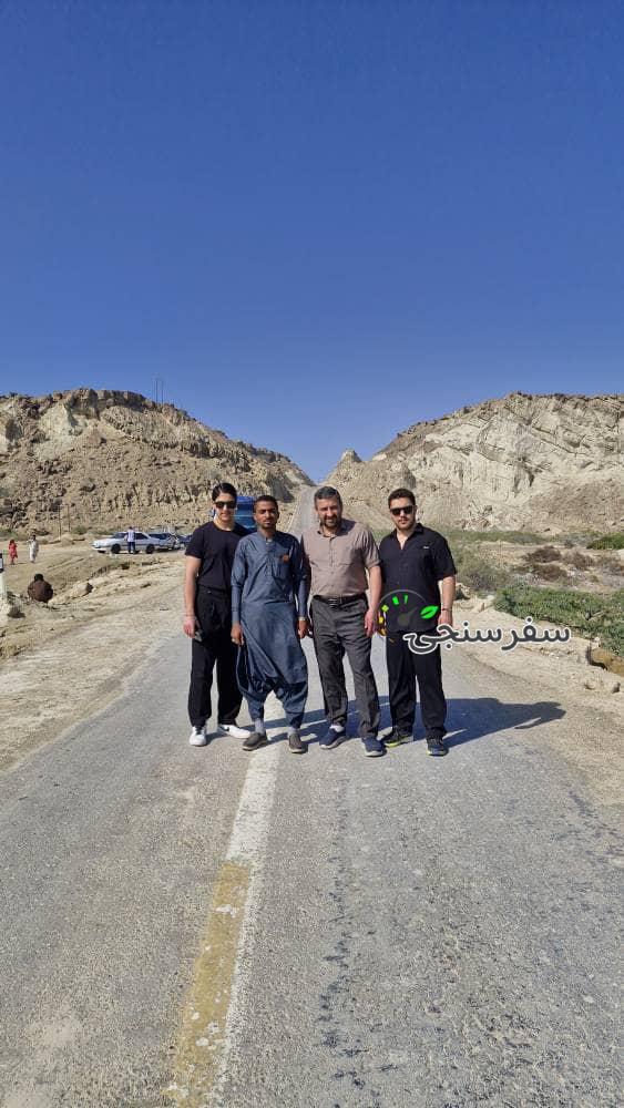 لیدر محلی همراه ماشین در چابهار