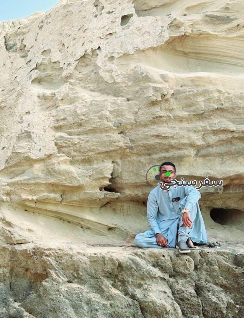 لیدر محلی همراه ماشین در چابهار